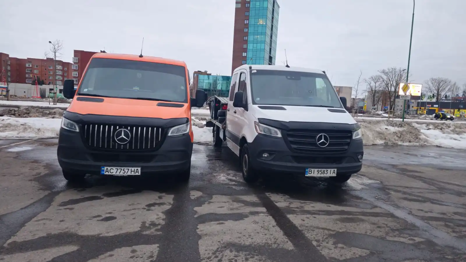 Завантаження автомобіля на евакуатор